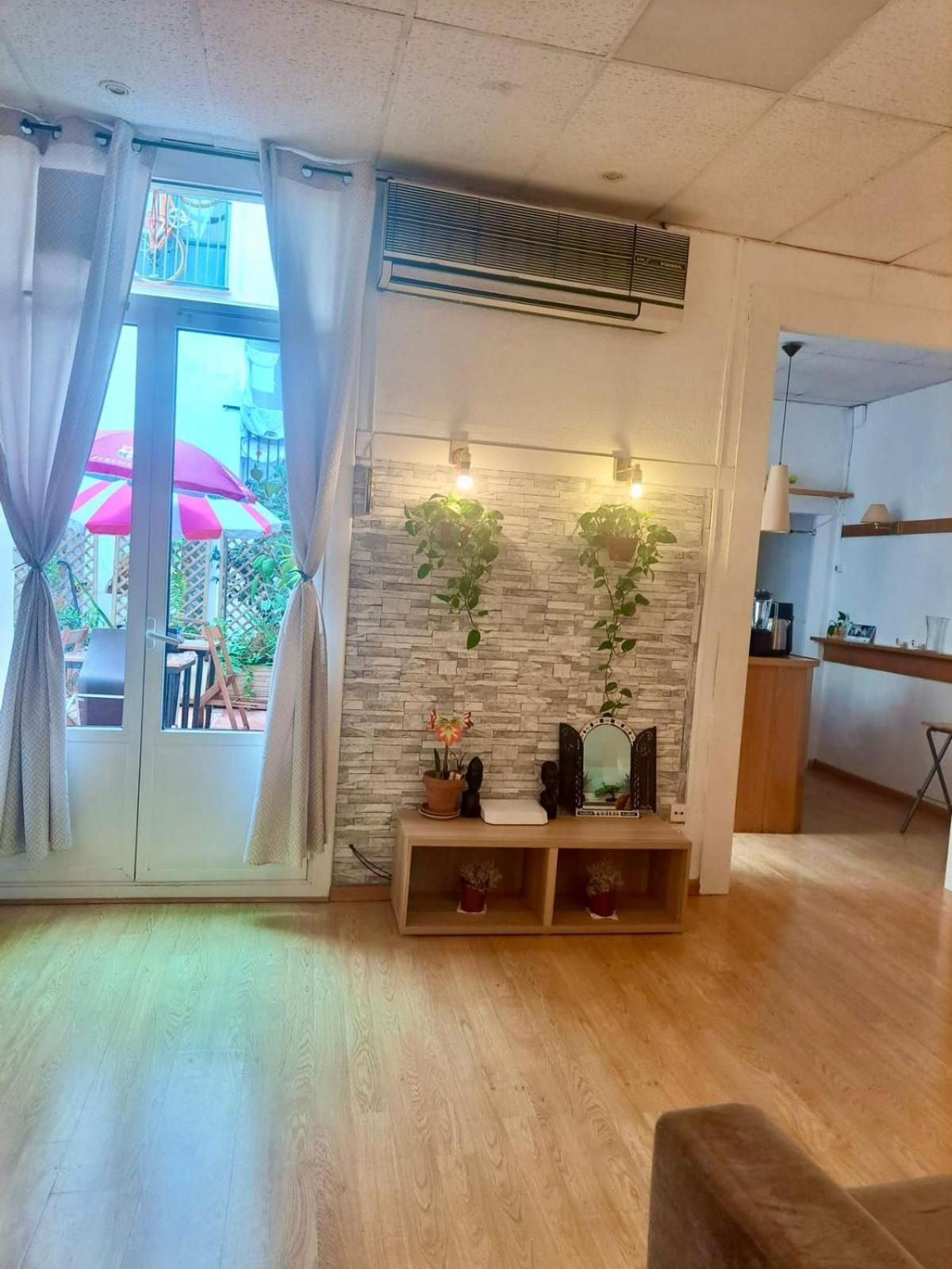 Habitacion Para Grupos Hasta 8 En Plena Rambla De Cataluna Barcelona Exteriör bild