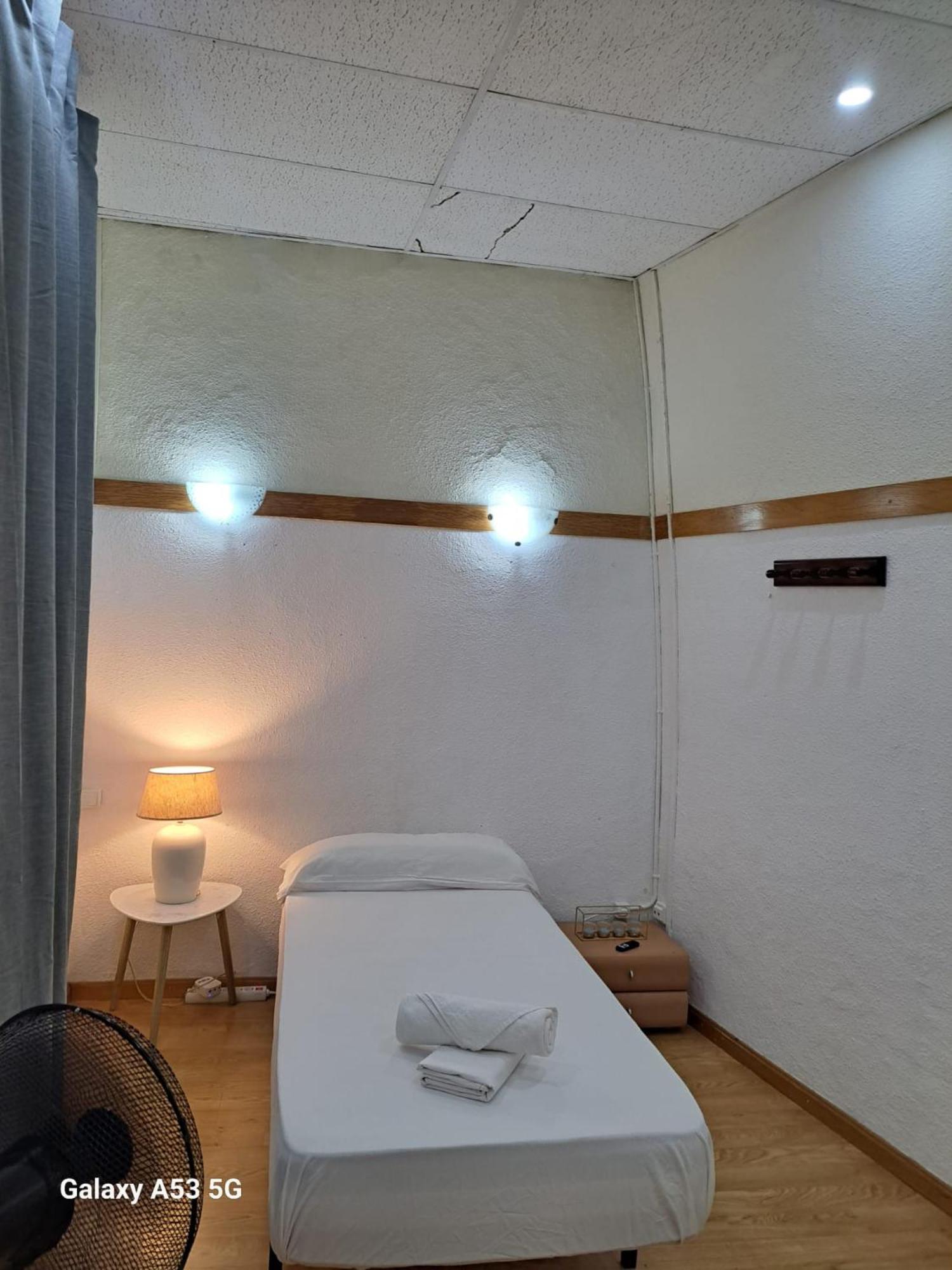 Habitacion Para Grupos Hasta 8 En Plena Rambla De Cataluna Barcelona Exteriör bild