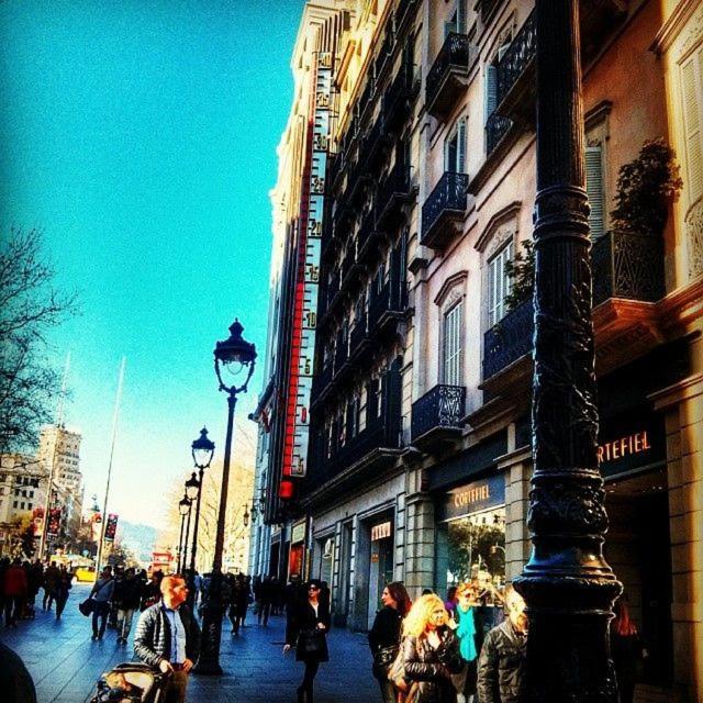 Habitacion Para Grupos Hasta 8 En Plena Rambla De Cataluna Barcelona Exteriör bild