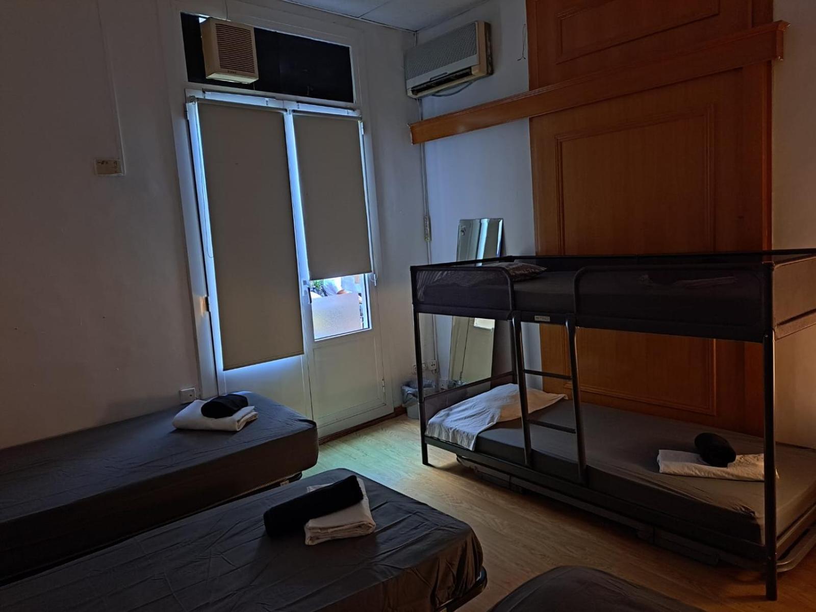 Habitacion Para Grupos Hasta 8 En Plena Rambla De Cataluna Barcelona Exteriör bild