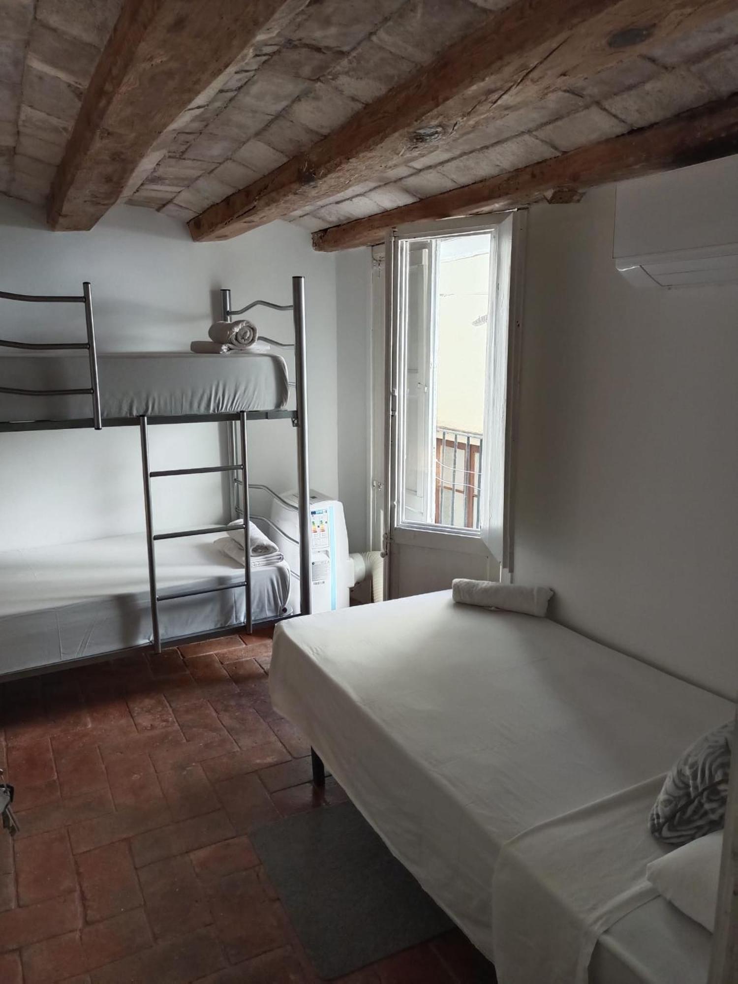 Habitacion Para Grupos Hasta 8 En Plena Rambla De Cataluna Barcelona Exteriör bild