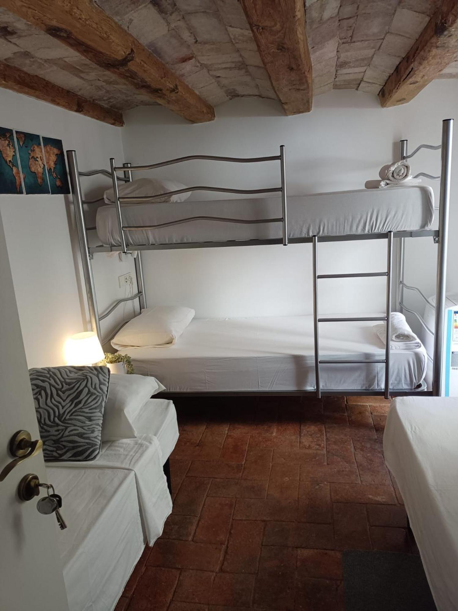 Habitacion Para Grupos Hasta 8 En Plena Rambla De Cataluna Barcelona Exteriör bild