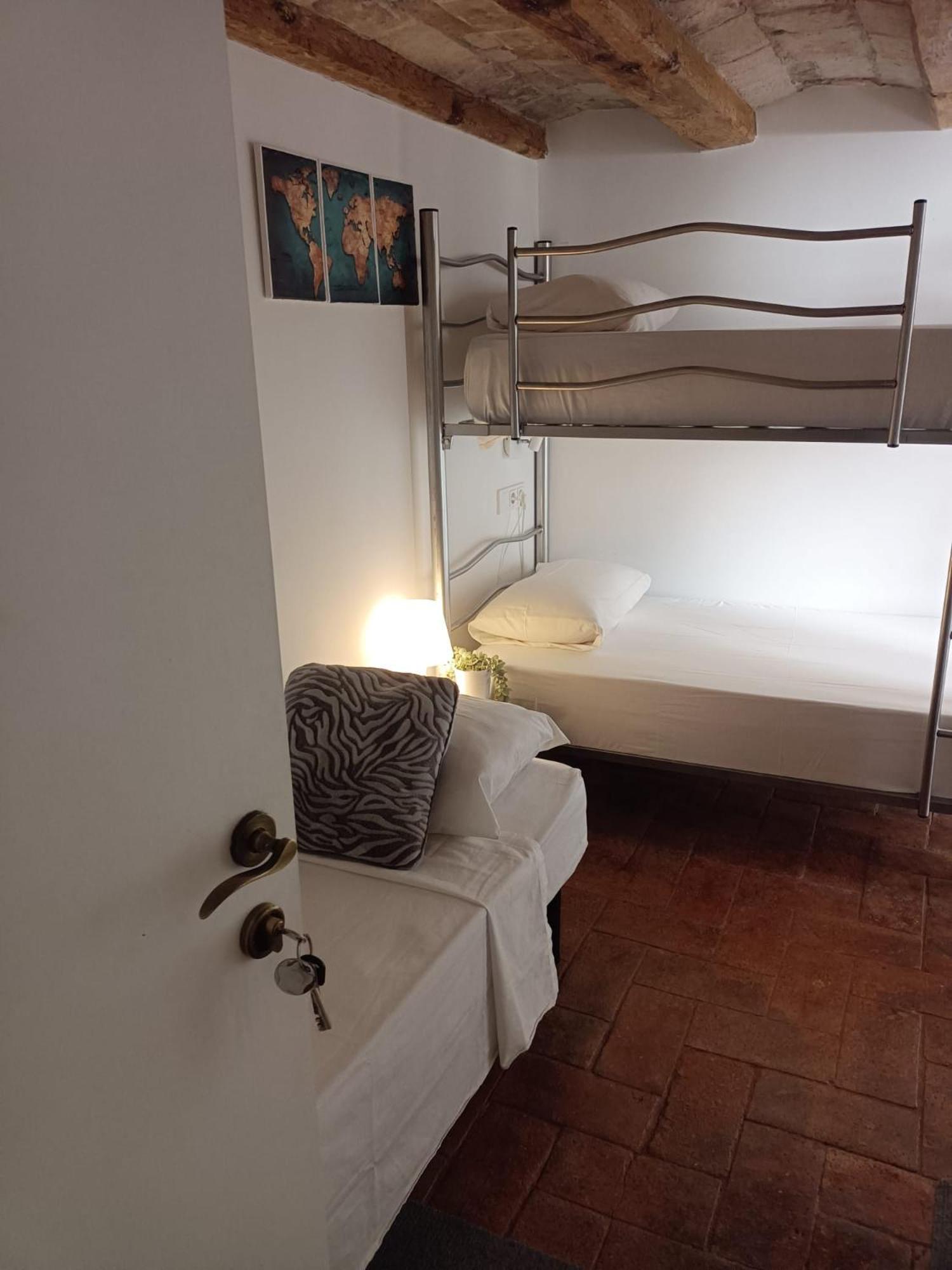 Habitacion Para Grupos Hasta 8 En Plena Rambla De Cataluna Barcelona Exteriör bild