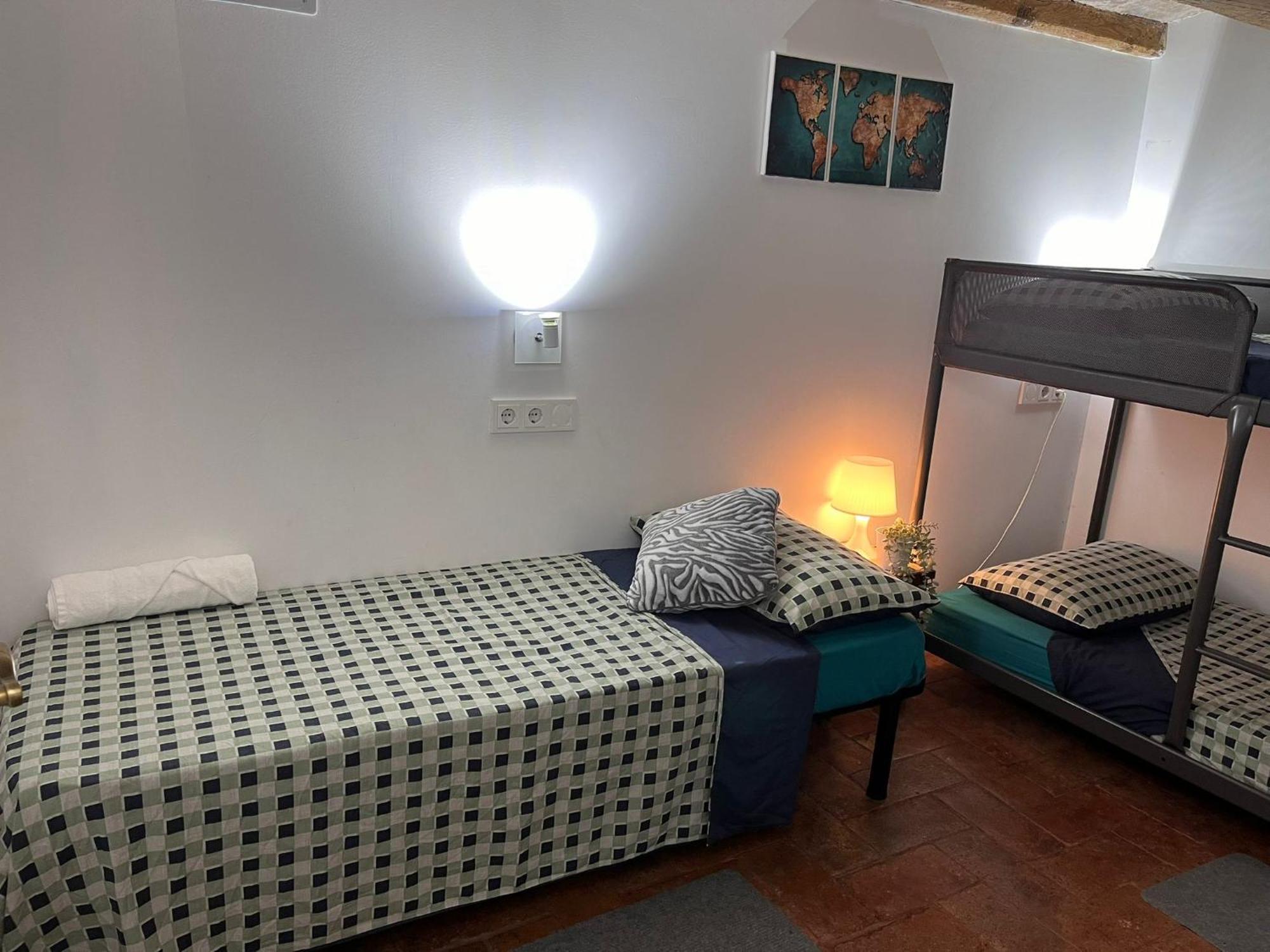 Habitacion Para Grupos Hasta 8 En Plena Rambla De Cataluna Barcelona Exteriör bild