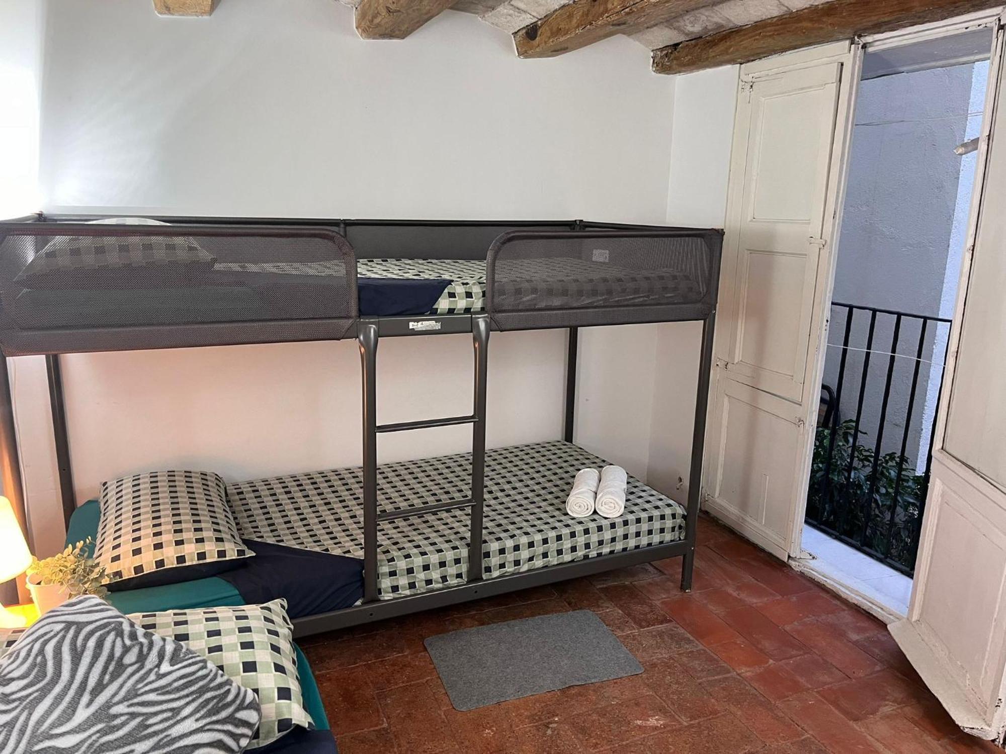 Habitacion Para Grupos Hasta 8 En Plena Rambla De Cataluna Barcelona Exteriör bild