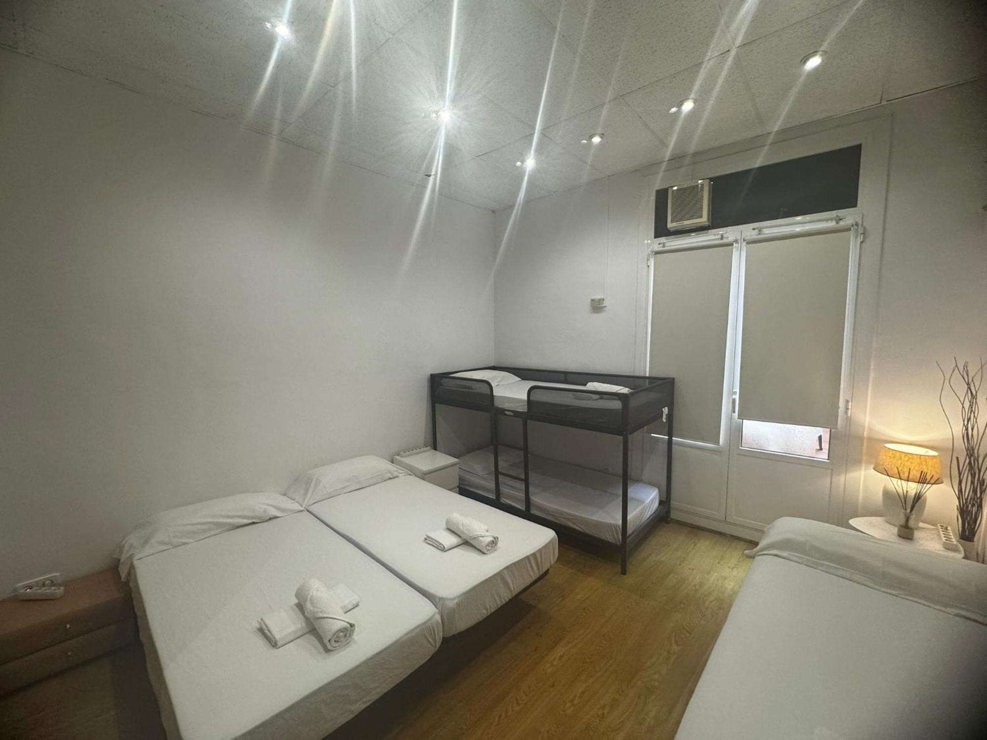 Habitacion Para Grupos Hasta 8 En Plena Rambla De Cataluna Barcelona Exteriör bild