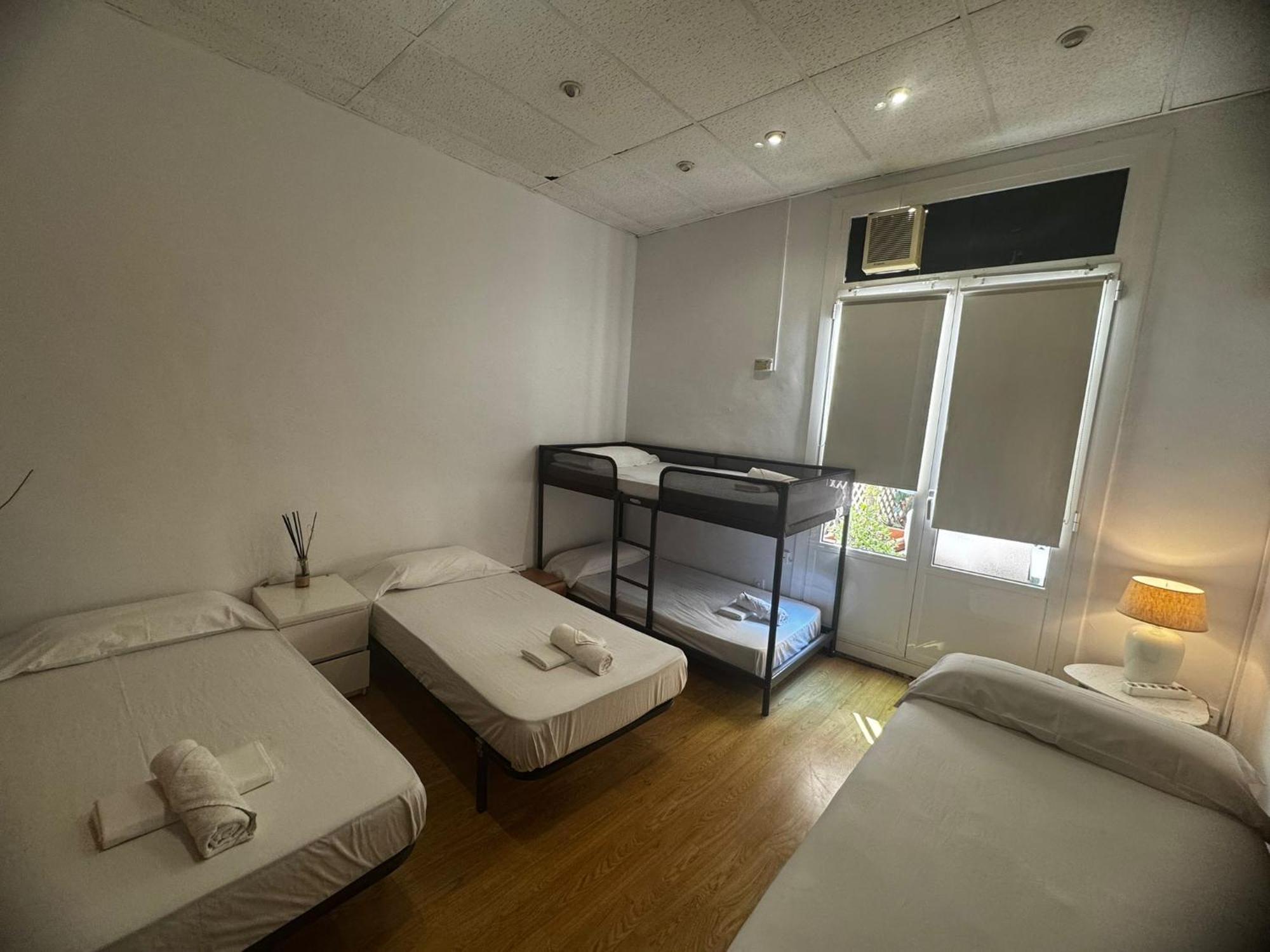 Habitacion Para Grupos Hasta 8 En Plena Rambla De Cataluna Barcelona Exteriör bild