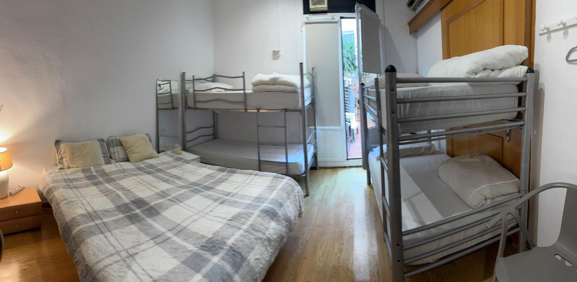 Habitacion Para Grupos Hasta 8 En Plena Rambla De Cataluna Barcelona Exteriör bild