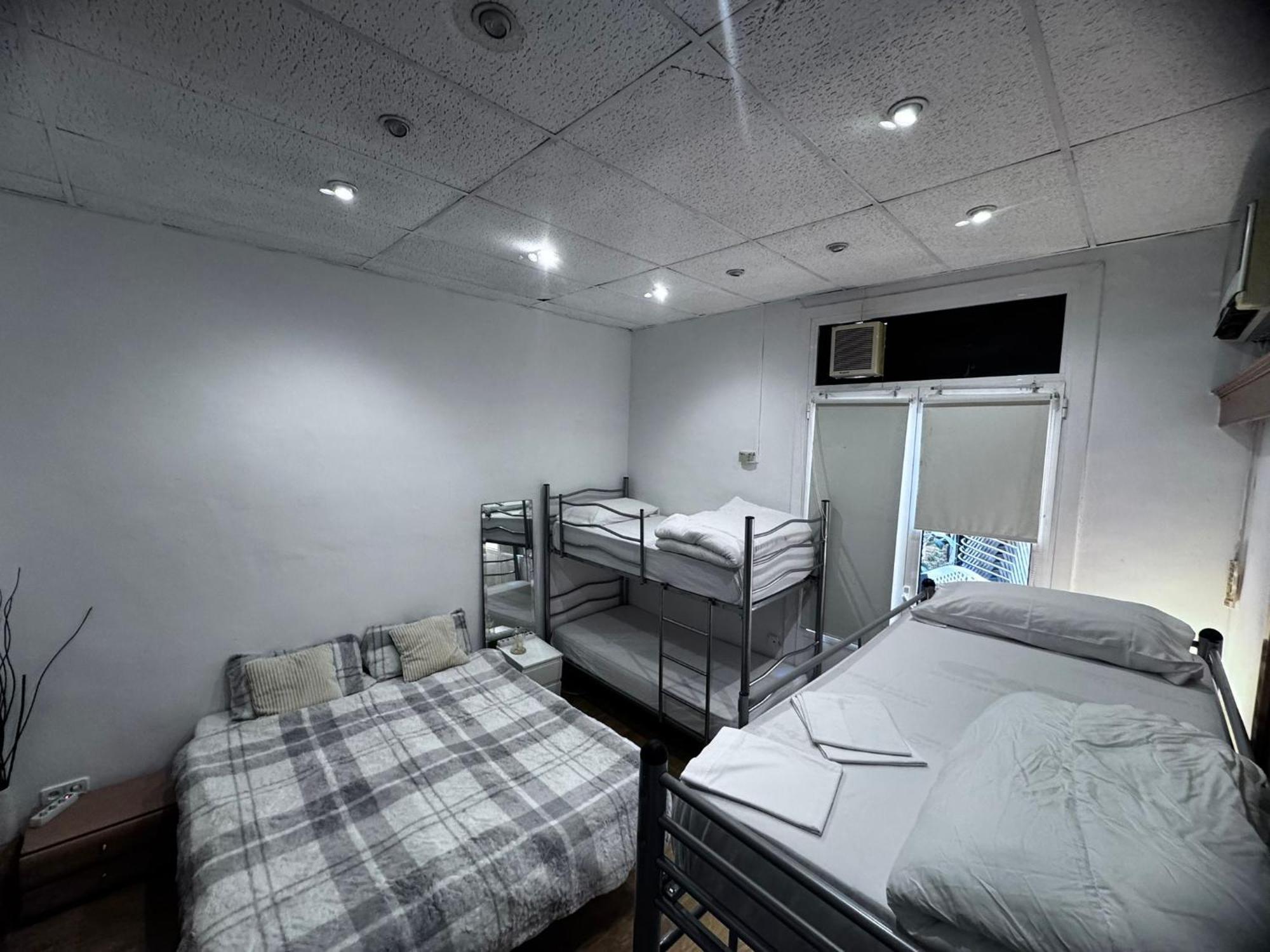 Habitacion Para Grupos Hasta 8 En Plena Rambla De Cataluna Barcelona Exteriör bild