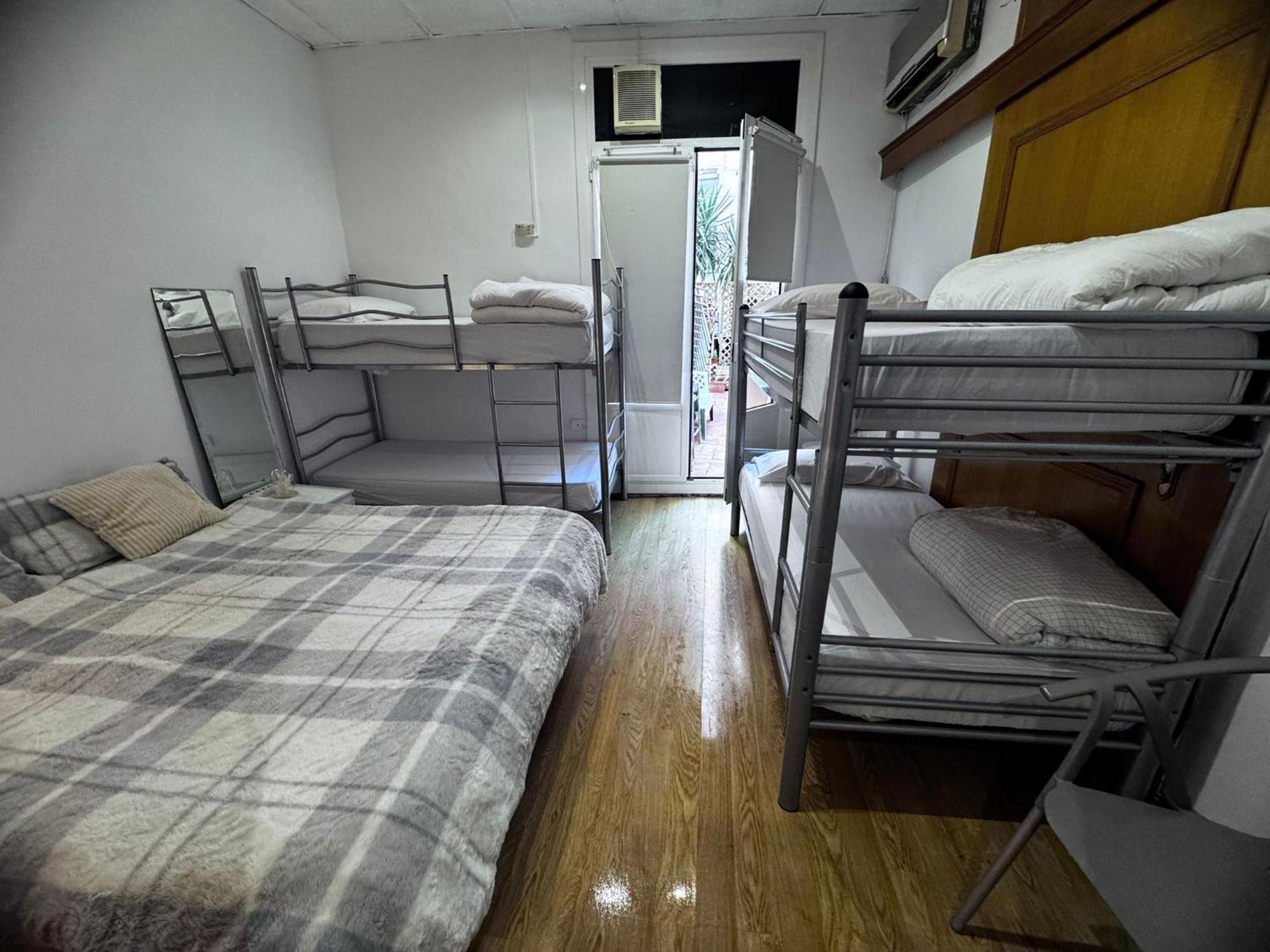 Habitacion Para Grupos Hasta 8 En Plena Rambla De Cataluna Barcelona Exteriör bild